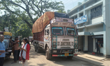 আড়াই মাস পর হিলি স্থলবন্দর দিয়ে আলু আমদানি শুরু