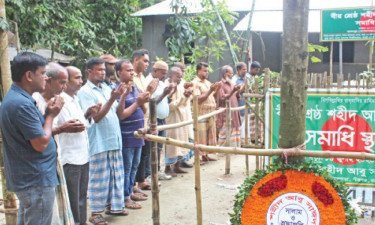 বৈষম্যবিরোধী আন্দোলনে শহীদ আবু সাঈদের কবর জিয়ারত