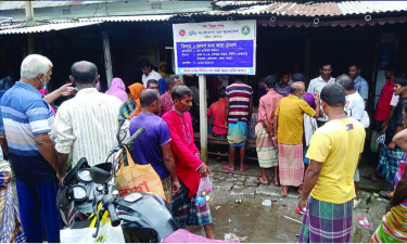 স্মার্ট কার্ড দেওয়ার নামে টিসিবির কার্ড হাতিয়ে নেওয়ার অভিযোগ