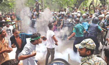 আলোচনার আশ্বাসে চাকরিতে ৩৫ প্রত্যাশীরা যমুনা ছাড়লেন