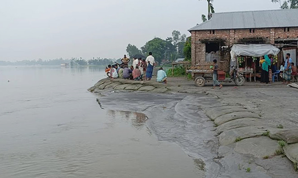 কমছে তিস্তার পানি, ২০ পয়েন্টে নদী ভাঙন