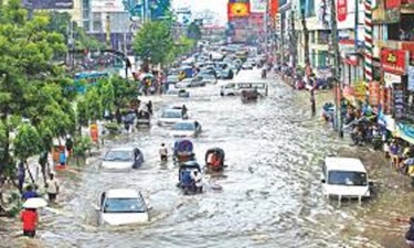 টানা বৃষ্টির ফলে রাজধানীতে জলাবদ্ধতা, ভোগান্তি চরমে