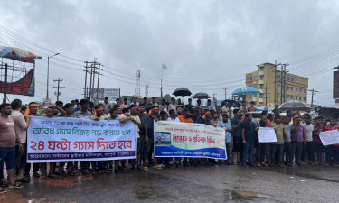 অবৈধভাবে গ্যাস বিক্রি বন্ধের দাবিতে ঢাকা-সিলেট মহাসড়ক অবরোধ