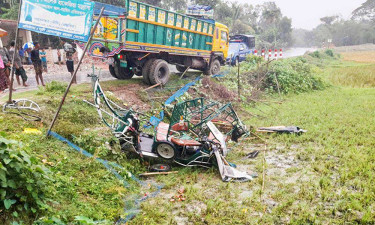 জামালপুরে ট্রাকের ধাক্কায় শিক্ষকসহ নিহত ৩