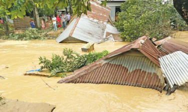 এত পানি কখনো দেখেনি হালুয়াঘাটবাসী