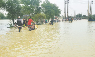 পানি কমলেও দুর্ভোগ রয়ে গেছে