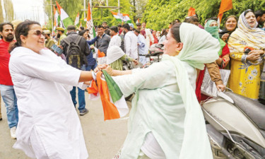 কাশ্মীরে এনসি-কংগ্রেস হরিয়ানায় বিজেপির জয়