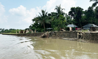 ‘বিয়ের ১০ বছরে বাড়ি ভাঙছে চারবার’