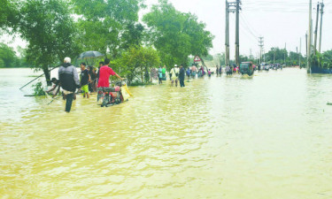 কমতে শুরু করেছে বন্যার পানি, বিশুদ্ধ পানির তীব্র সংকট