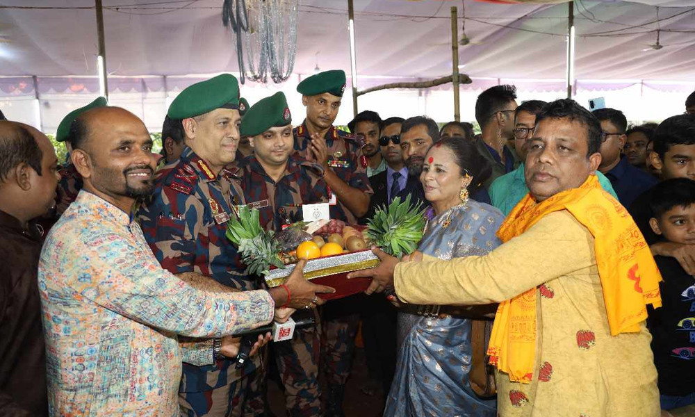 বিজিবি মহাপরিচালকের শ্রী শ্রী রমনা কালীমন্দির পরিদর্শন