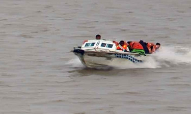 সেন্টমার্টিনে স্পিডবোট ডুবে শিশু নিখোঁজ