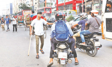 নিরাপদ সড়কের দাবি