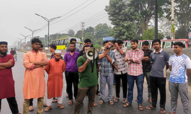 'জুলাই গণহত্যা'র বিচার দাবিতে ঢাকা-আরিচা মহাসড়ক অবরোধ