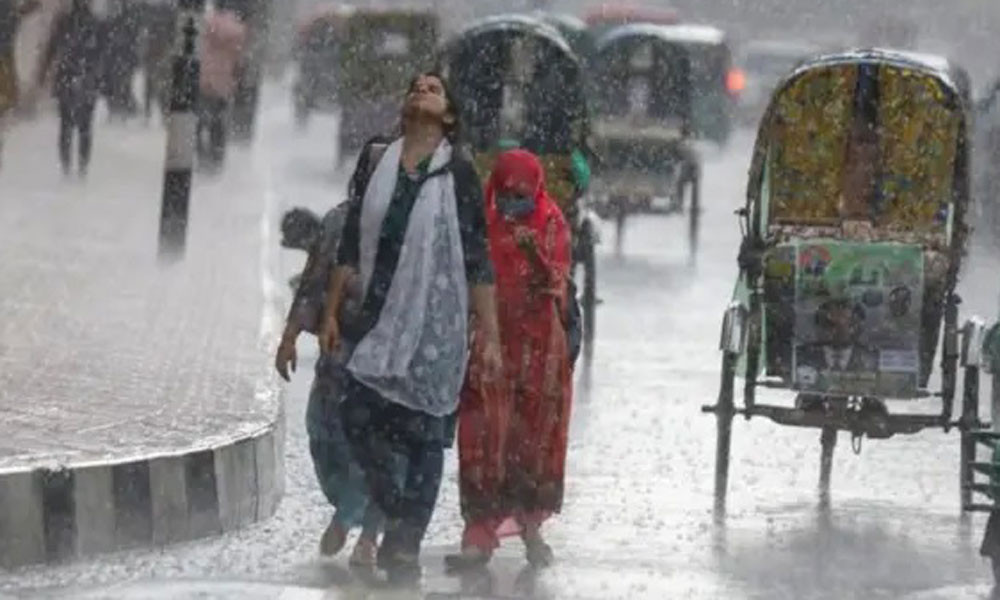 দুপুরের মধ্যে ঢাকা ও আশপাশের এলাকায় বজ্রবৃষ্টির শঙ্কা