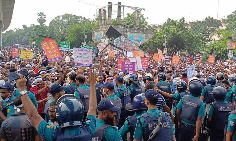 অবশেষে শাহবাগ ছাড়লেন অবরোধকারীরা