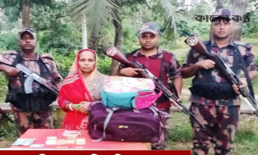 বাংলাদেশে বেড়ানো শেষে ফেরার পথে ভারতীয় নারীসহ আটক ২