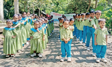 শিশুদের কাছে পরিবারের চেয়েও আপন এই স্কুল