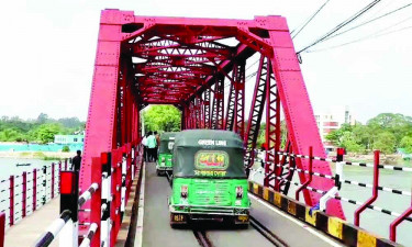 চট্টগ্রামের কালুরঘাট সেতুতে শুরু হয়েছে যানচলাচল