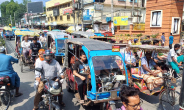 অটোর দাপটে যানজট, ভোগান্তি