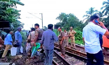 করছিলেন রেললাইন পরিষ্কার, ট্রেনের নিচে প্রাণ গেল ৪ পরিচ্ছন্নতাকর্মীর