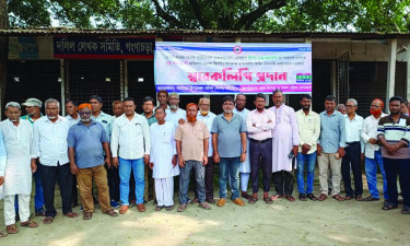 রংপুরে সাব-রেজিস্ট্রারের অপসারণের দাবিতে দলিল লেখকদের প্রতিবাদ