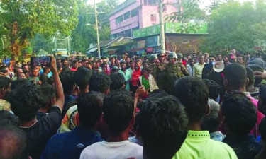 বকেয়া মজুরির দাবিতে এবার নেমেছেন চা-বাগানের শ্রমিকরা