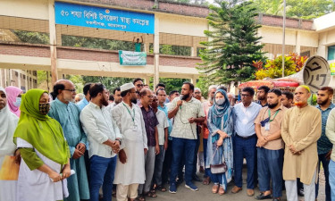 সাংবাদিকদের গাছে বেঁধে 'লাল থেরাপির' ঘোষণা স্বাস্থ্য কর্মকর্তার