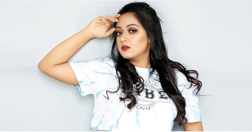 Telefoningizga fahsh latinalarning rasmlarini yuklab oling