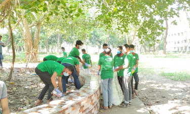 ক্যাম্পাস পরিচ্ছন্নতায় নামলেন ইবি শিক্ষার্থীরা