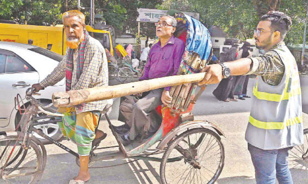 ‘ট্রাফিক’ ৬০০ শিক্ষার্থী চার ঘণ্টায় ৫০০ টাকা