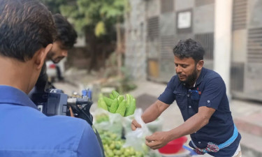 শুটিং না থাকায় বেকার, সবজি বিক্রি করছেন রিপন