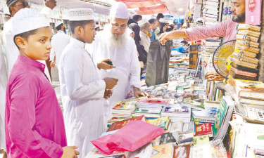 তরুণদের পদচারণে মুখর ইসলামী বইমেলা