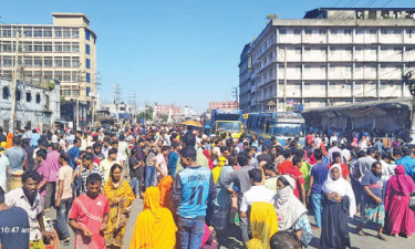 গাজীপুরে আবারও মহাসড়কে পোশাক শ্রমিকদের অবরোধ