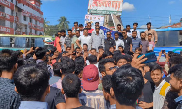 অত্যাচার-নির্যাতনকারী ছাত্রলীগসহ অপরাধীদের বিচারের দাবি