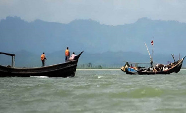 এবার দুই ট্রলারসহ ৬ বাংলাদেশিকে নিয়ে গেল আরাকান আর্মি