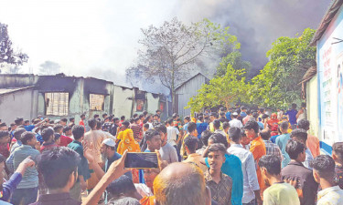 গাজীপুরে নিট কারখানা ও বসতবাড়িতে আগুন