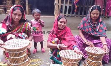 মোড়া তৈরি তাদের জীবন-জীবিকা, বেঁচে থাকার অবলম্বন