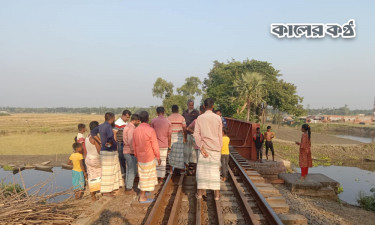 ট্রেনের ধাক্কায় ব্রিজ থেকে নদীতে পড়ে অজ্ঞাতপরিচয় ব্যক্তির মৃত্যু