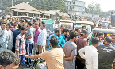 বগুড়ায় আলুর বীজ না পেয়ে কৃষকদের মহাসড়ক অবরোধ