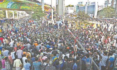 অটোচালকদের অবরোধে জনদুর্ভোগ