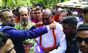 এক যুগ পর দেশে ফিরলেন বিএনপি নেতা সেলিম রেজা