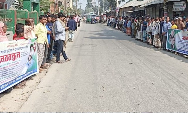 সরিষাবাড়ীতে বন্ধ পাটকল চালুর দাবিতে মানববন্ধন