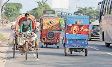 তিন চাকার দখলে মহাসড়ক