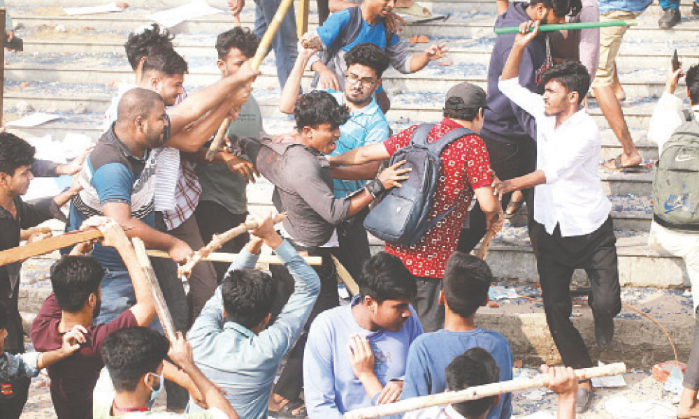 সংঘাত অবরোধে অশান্ত ঢাকা