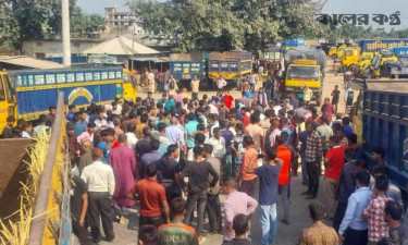 রংপুরে সড়কে ডাকাতি-চাঁদাবাজি বন্ধের দাবিতে ট্রাক শ্রমিকদের অবরোধ