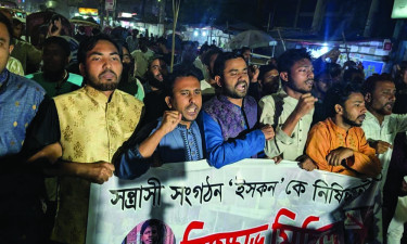 ইসকনকে নিষিদ্ধের দাবিতে বৈষম্যবিরোধী ছাত্র-জনতার বিক্ষোভ