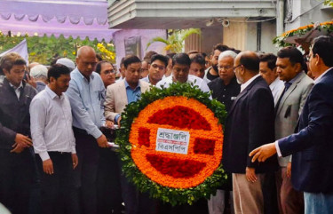 শহীদ ডা. মিলনের সমাধিতে পেশাজীবী পরিষদের শ্রদ্ধা নিবেদন