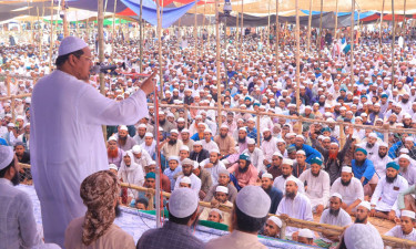 আখেরি মোনাজাতের মাধ্যমে শেষ হলো চরমোনাই মাহফিল