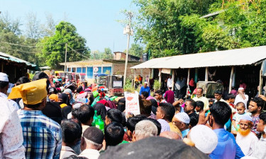 ‘স্বপ্নে পাওয়া’ পানিপড়ায় রোগ সারে! এলাকাবাসী বলছে প্রতারণা