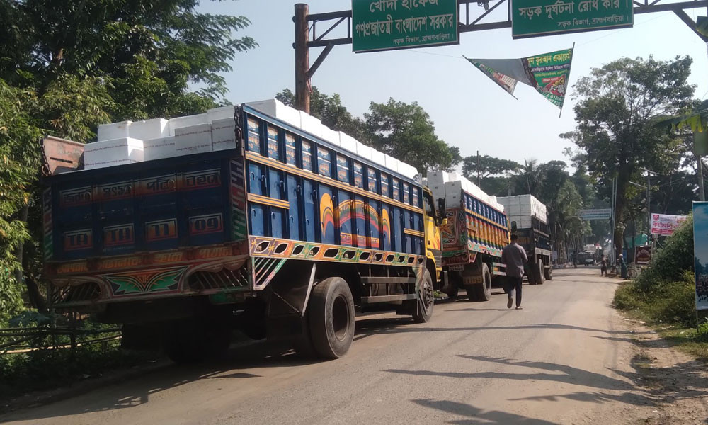 আখাউড়া দিয়ে সাতসকালে মাছ গেল ভারতে, আসতে পারে নতুন বার্তা